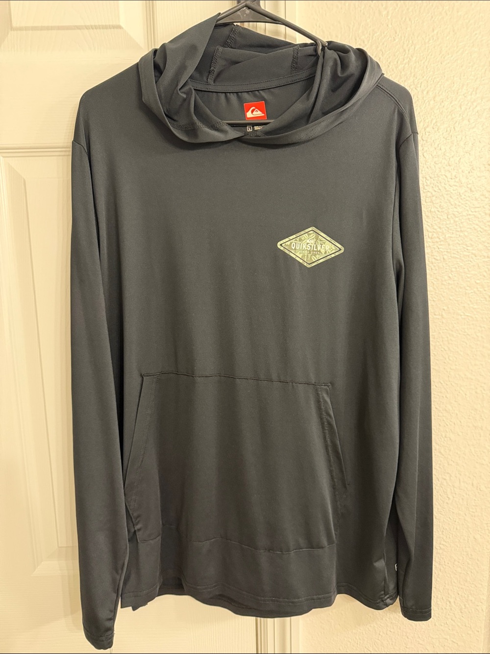 Quiksilver Men's Hooded UV protectionLong Sleeve Shirt in Black with Subtle Logo